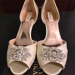 Mischka Badgley Sabine Embellished evening shoe